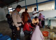 Bhabinkamtibmas Dampingi Warga Desa Ikut  Pelatihan Pembuatan Pestisida Organik