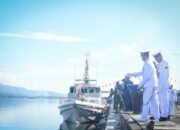 Peringati Hari Pahlawan Tahun 2024 di Maluku, Brigjen Suwandi Pimpin Upacara Tabur Bunga Di Laut