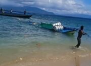 Longboat Tenggelam di Perairan Manipa, 6 Penumpang Berhasil Diselamatkan Warga