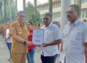 Wali Kota Ambon Serahkan Bantuan Stimulan Perbaikan Rumah Korban Bencana