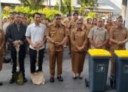 Wali Kota Ambon Serahkan Beragam Bantuan, Komitmen Buat Kota Bersih, Tertib, dan Maju