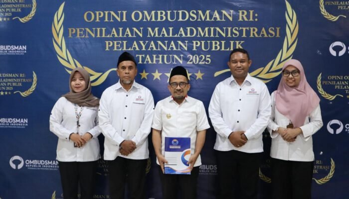 Penyerahan Hasil Opini Pelayanan Publik, Kabupaten Buru Zona Sedang