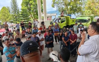 Sopir Dump Truk se-Pulau Ambon Kepung DPRD Maluku Tolak Penutupan Galian C