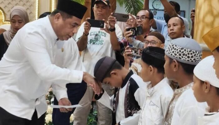 Buka Puasa Bersama DPRD, Benhur Watubun Tekankan Persaudaraan