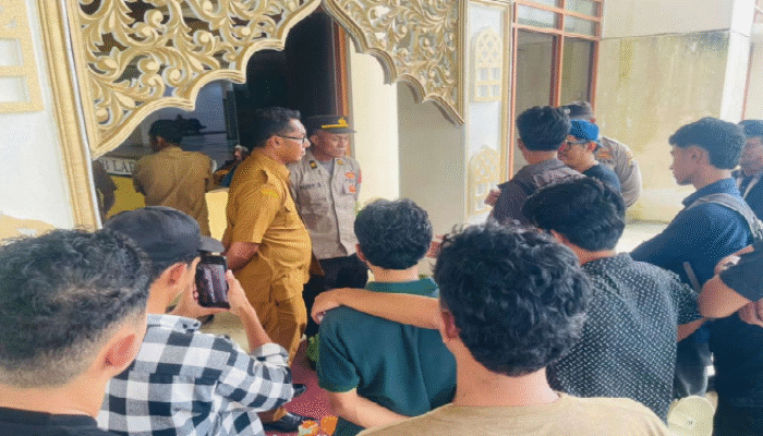 Pemuda Kepung DPRD Maluku, Desak Usut Dugaan Skandal Oknum Legislator