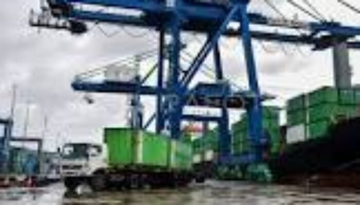 Tronton Kontainer Ancam Nyawa Warga Ambon, DPRD Maluku Semprot Pelindo