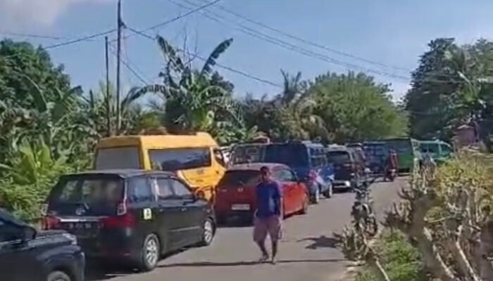 Jalur Hunimua Lumpuh: Distribusi Sembako Tersendat, Warga Terjebak Berjam-jam