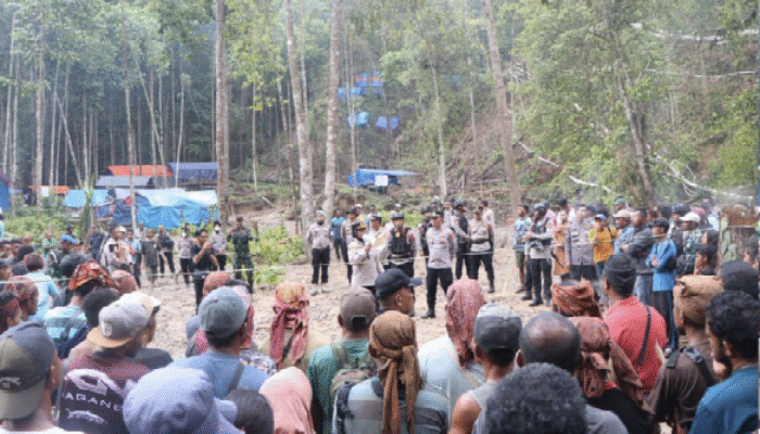 Tambang Emas Liar Dihentikan: Polisi Minta Lokasi Waeapo Segera Dikosongkan”