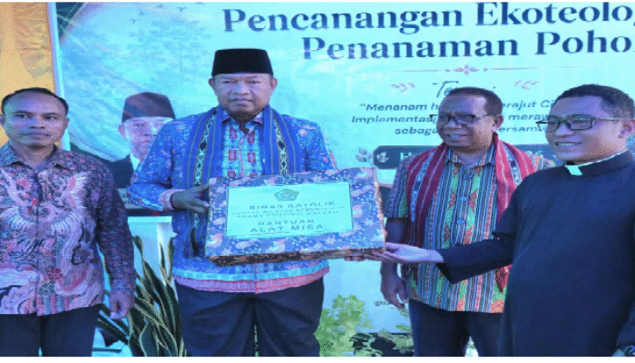 Kemenag Maluku Hadir di Wilayah Pastoral Pinggiran, Serahkan Alat Misa dan Perkuat Pelayanan Umat