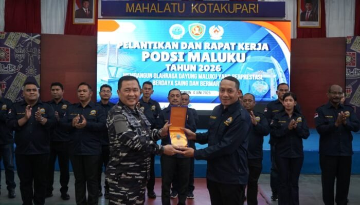 Dayung Jadi Taruhan Kebangkitan Olahraga Maluku, Wakasal Kukuhkan Pengurus PODSI Baru