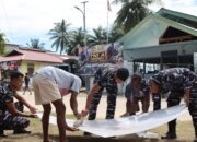 Manunggal Bersama Rakyat, TNl AL Kodaeral lX Gelar Karya Bakti Renovasi Fasum Negeri Saleman