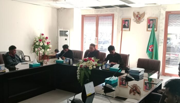Mahasiswa Ambalau Desak DPRD Keluar dari Zona Diam Soal Jalan Lingkar