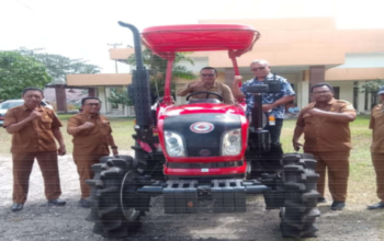 Traktor Bantuan Kementan Masuk SBB