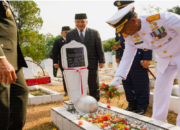 Peringati HUT ke-81 TNI, Wadan Kodaeral IX Pimpin Ziarah di TMP Kapahaha Tantui