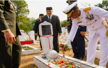 Peringati HUT ke-81 TNI, Wadan Kodaeral IX Pimpin Ziarah di TMP Kapahaha Tantui